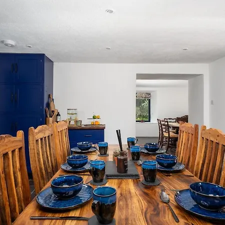 Semesterbostad Charming Getaway *